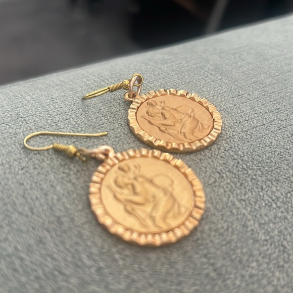 Vintagege St Christopher with baby Jesus Earrings - Picture 4 of 12